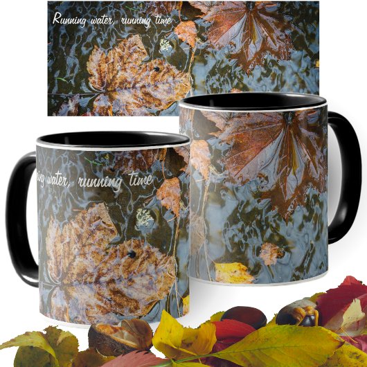 Mug Feuilles d'automne dans le courant forestier