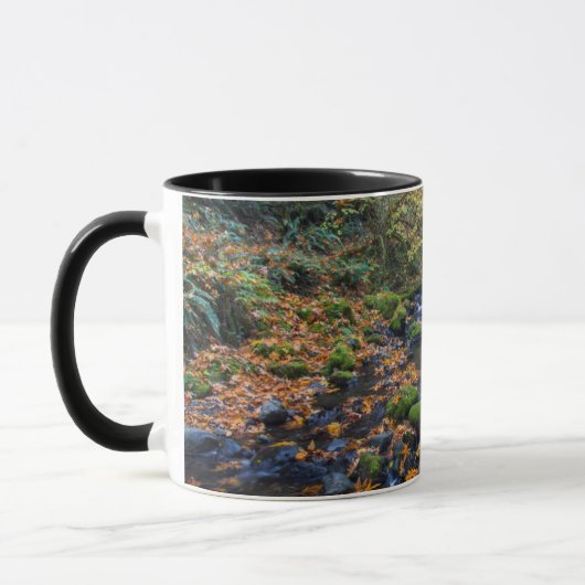 Mug Feuilles d'automne éparpillées le long de Gorton C (Gauche)