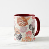 Mug Feuilles d'automne sur le beige. (Devant droit)