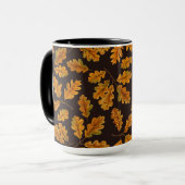 Mug Feuilles de chêne automnal sur brun foncé (Devant gauche)