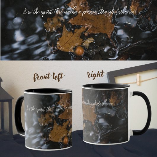 Mug Feuilles de chêne et glands dans les eaux sombres