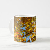 Mug Feuilles d'érable jaune et ciel bleu (Devant gauche)