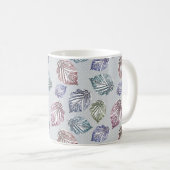 Mug Feuilles d'open work sur un arrière - plan gris cl (Devant droit)