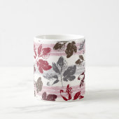 Mug Feuilles multicolores sur un fond rayé. (Centre)