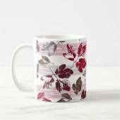 Mug Feuilles multicolores sur un fond rayé. (Gauche)