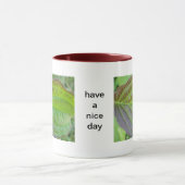 Mug Feuillet vert brun avec texte : passez une bonne j (Centre)