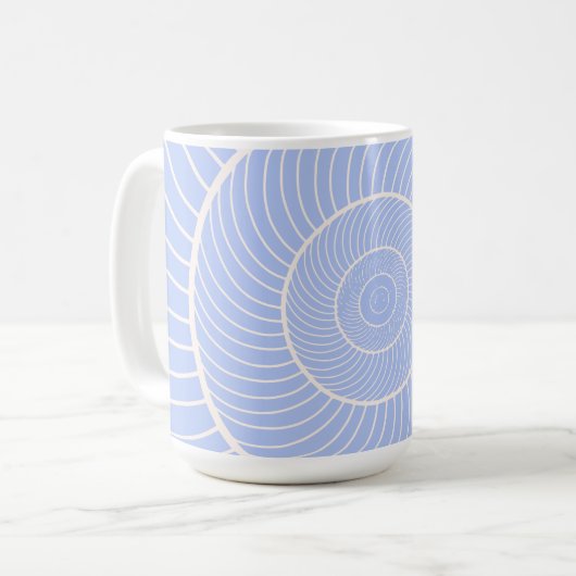Mug Fibonacci d'escargot de crème lilas périphérique (Devant gauche)
