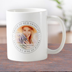 Mug Fière de notre Graduate 20XX Modern Graduation Pho