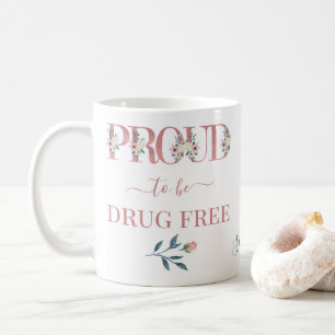 Mug Fière d'être sans drogue lettres florales personna