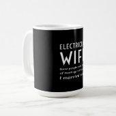 Mug Fière Épouse Électricienne D'Une Citation Électric (Devant gauche)