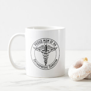 Mug Fière maman d'un chirurgien orthopédique Caduceus