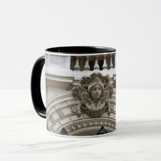 Mug Figure au-dessus de la porte