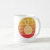 Mug Fil de coucher de soleil rétro Drôle de tricoteuse (Devant droit)