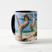 Mug Filets de pêche séchant sur la plage (Devant gauche)