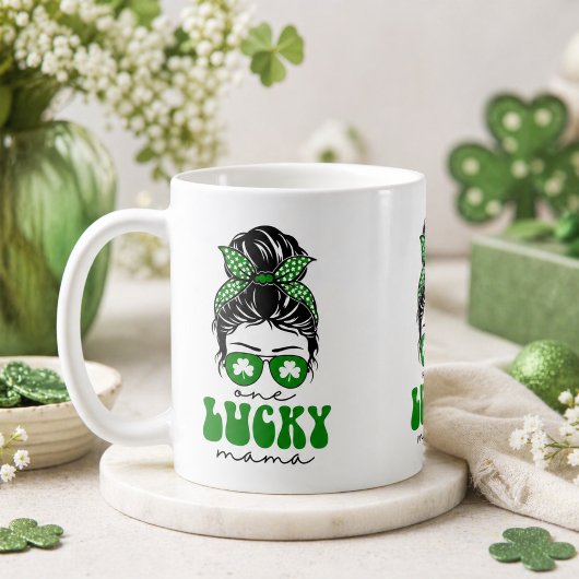 Mug Fille d'un an chanceuse avec chignon désordonné