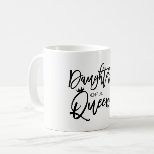 Mug Fille d'une REINE Script moderne tendance sur mesu (Devant gauche)