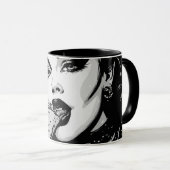 Mug Fille gothique de style graphique BW 50s mangeant (Devant droit)