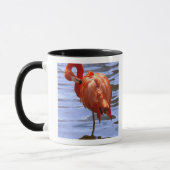 Mug Flamant rose sur une jambe dans l'eau (Gauche)