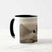 Mug Flapper Girls Sunrise Khufu Pyramid, Égypte 1920 (Devant gauche)