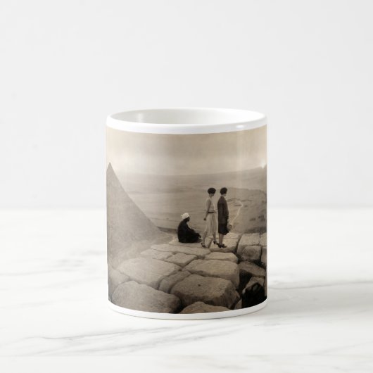 Mug Flapper Girls Sunrise Khufu Pyramid, Égypte 1920 (Centre)