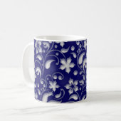 Mug Fleur blanche avec arrière - plan bleu (Devant gauche)