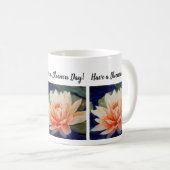 Mug Fleur d'aquarelle Lily d'eau orange (Devant droit)