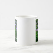Mug Fleur de cône blanc, fleurs pourpres et papillon (Centre)