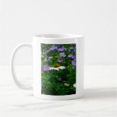 Mug Fleur de cône blanc, fleurs pourpres et papillon (Gauche)
