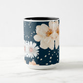Mug Fleur de couleur claire avec fond d'océan sombre (Centre)
