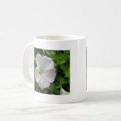 Mug fleur de pétunia blanche (Devant gauche)