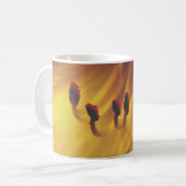 Mug Fleur jaune de près (Devant gauche)