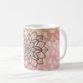 Mug Fleur Mandala dessinée à la main sur Feuille (Devant droit)