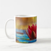 Mug Fleur rouge Lotus sur Citation spirituelle d'eau b (Gauche)