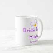 Mug Fleur violette pastel demoiselle d'honneur équipe (Devant droit)