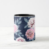 Mug Fleurs blanches et roses sur bleu foncé. (Centre)