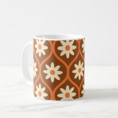 Mug Fleurs blanches rétro sur ogee vintage marron (Devant gauche)