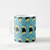 Mug Fleurs bleues en noir avec jaune abstrait (Devant gauche)