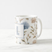 Mug Fleurs Brunes Bleues Crème Monogramme Initial Amou (Devant droit)