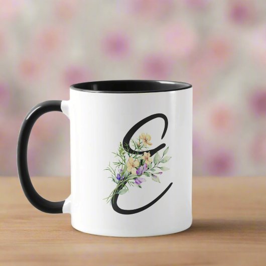 Mug Fleurs d'aquarelle noire de script initial "E"