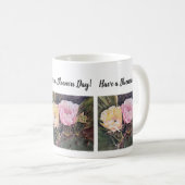 Mug Fleurs d'aquarelle rose et jaune (Devant droit)