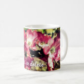 Mug Fleurs de bois de chien rose personnalisées (Devant droit)