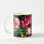 Mug Fleurs de bois de chien rose personnalisées (Gauche)