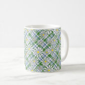 Mug Fleurs de camomille blanche sur un damier vert ble (Devant droit)