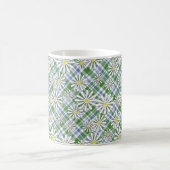 Mug Fleurs de camomille blanche sur un damier vert ble (Centre)