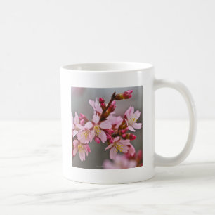 Mug Fleurs de cerisier japonaises roses sur un ciel gr