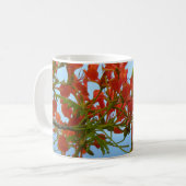 Mug Fleurs de flamme de Saipan sur un océan de bleu (Devant gauche)