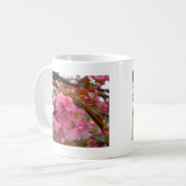 Mug Fleurs de fleurs de cerisier rose chaud (Devant gauche)