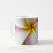 Mug Fleurs de Hawaïen de fleur d'Hawaï de Frangipani (Devant gauche)