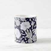 Mug Fleurs de pivoines blanches sur bleu foncé. (Centre)
