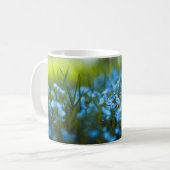 Mug Fleurs de printemps sur le terrain (Devant gauche)